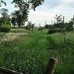 Tiny Located Next To Its Own Food Forest Дом отдыха *