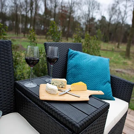 Tiny Located Next To Its Own Food Forest Vakantiehuis