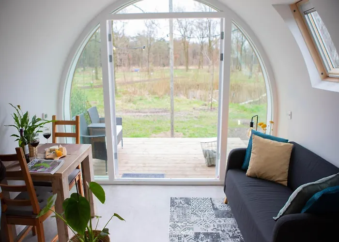 Vakantiehuis Tiny Located Next To Its Own Food Forest Oirschot